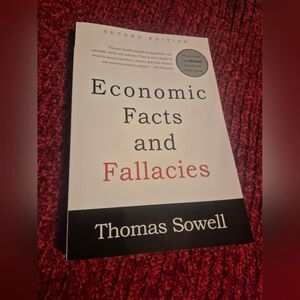 Economic Facts and Fallacies -- Thomas Sowell Like New